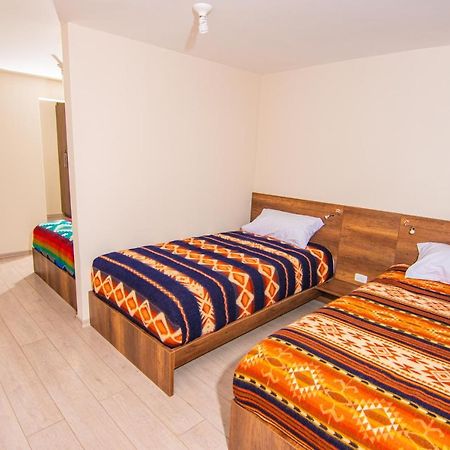 The Traveler Hostel Otavalo Exterior photo