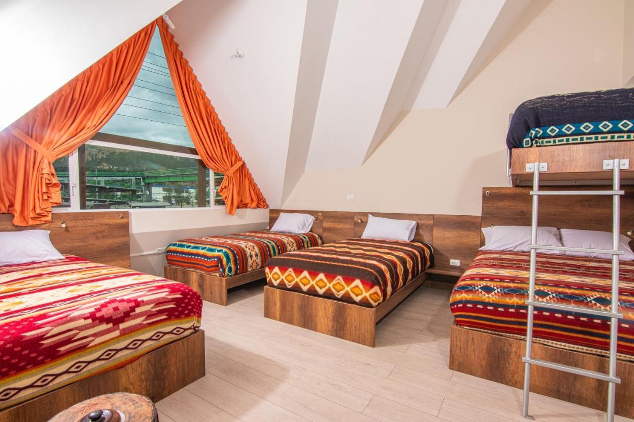 The Traveler Hostel Otavalo Exterior photo