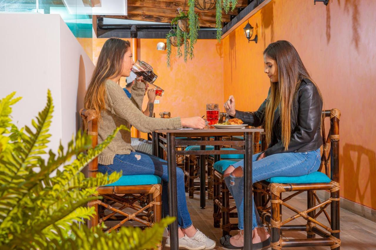 The Traveler Hostel Otavalo Exterior photo